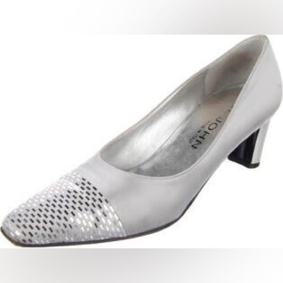 ST. JOHN womens silver satin vintage heels size 7B NWOB - Picture 1 of 13